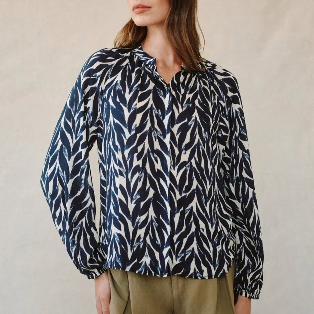 NWT Bella Dahl Long Sleeve Shirred Raglan Shirt (L) - Picture 1 of 3